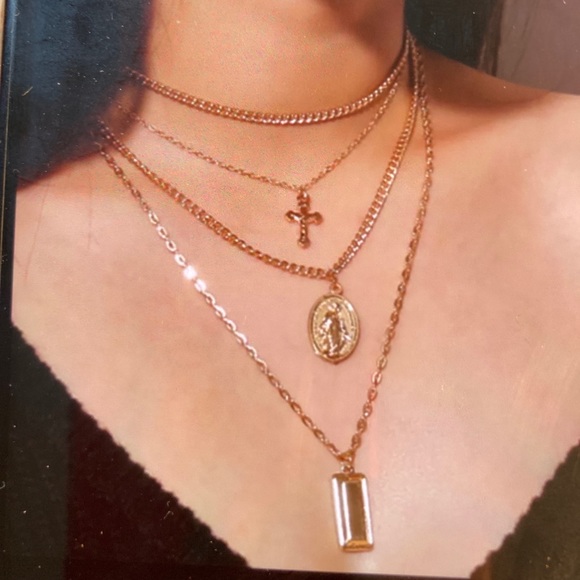 ⭐️ Gold Tone Fashion Four Lines Necklace Statement - Picture 2 of 5